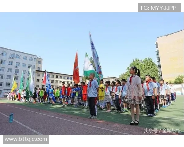 足球天才从小展露锋芒 男孩时代的奋斗与梦想 见证球星成长的每一步