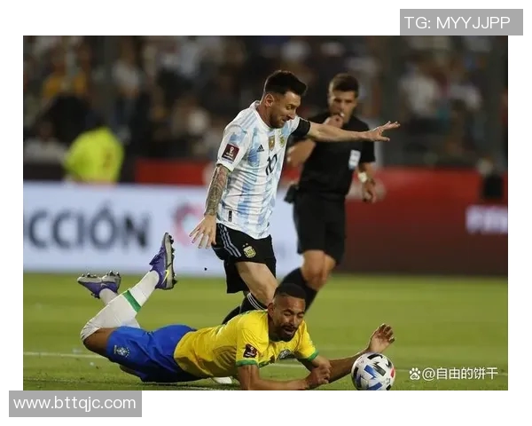 足球明星独特踢球姿势解析 揭示技艺背后的科学与艺术